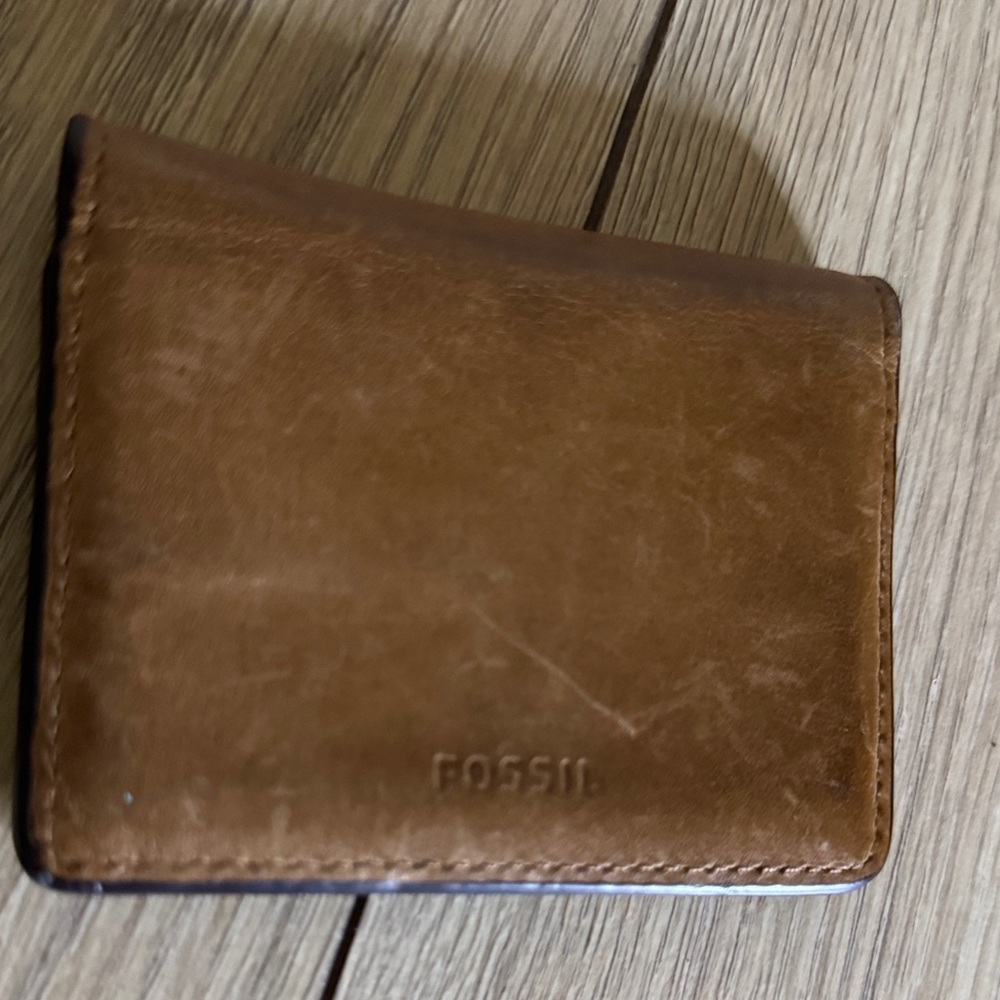 Fossil  magnetic Leather Card Holder